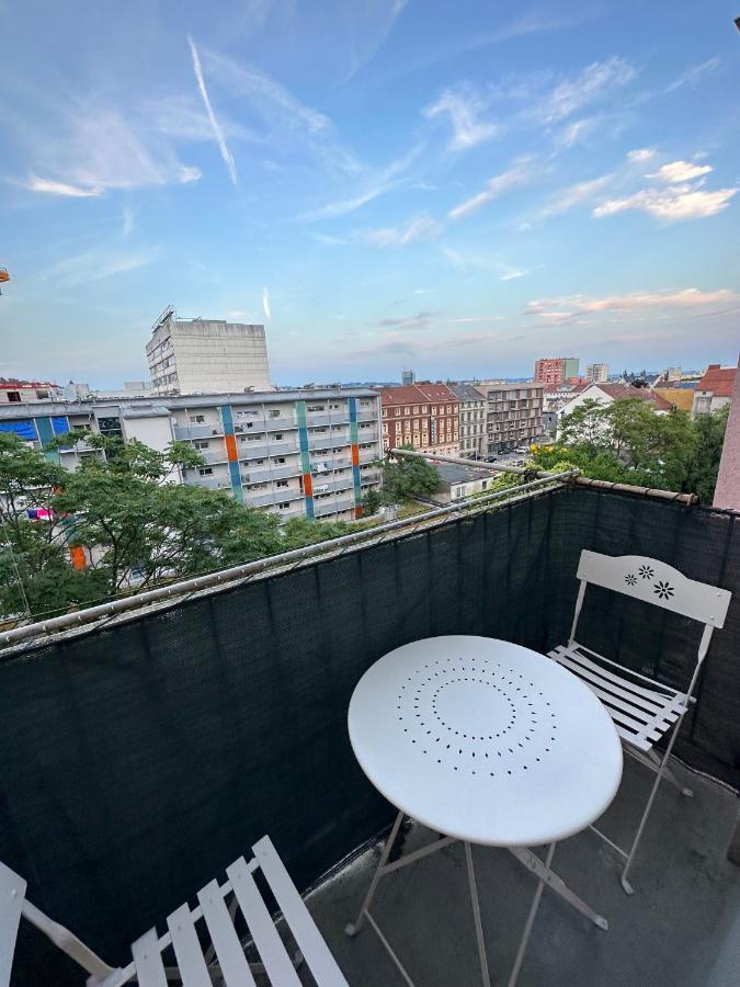 Moderne Wohnung Mit 2 Balkonen, Self Check-In, Parking Graz Exterior foto